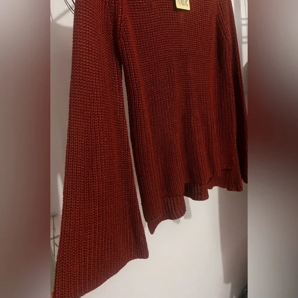 Sweater new with tags - Picture 4 of 5